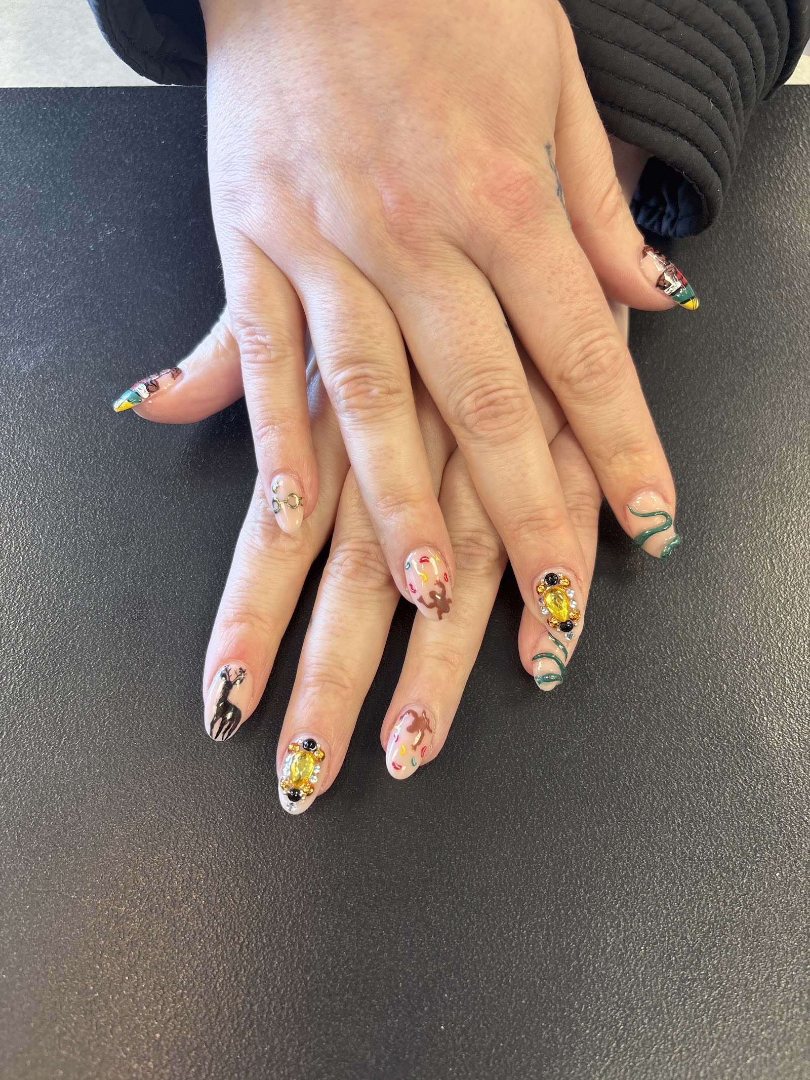 Lavish Lounge Spa nail photo 1